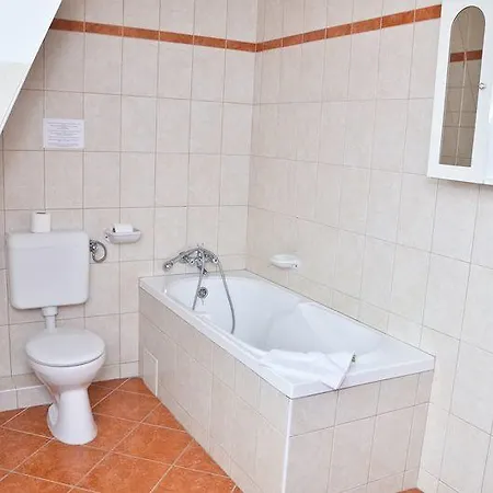 Kristaly Hotel 3*